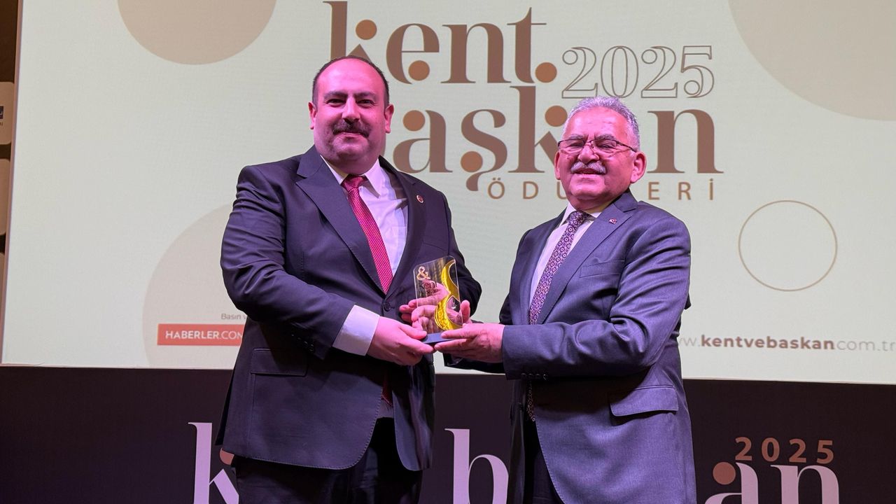 Başkan Hamamcı’ya Kayseri’de ödül