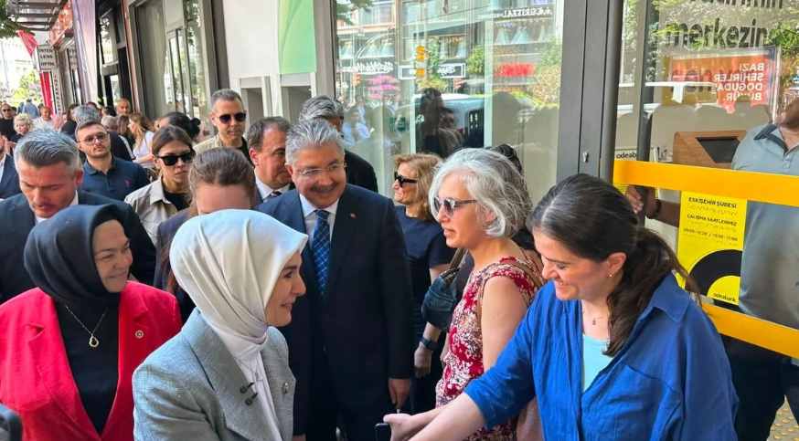 Bakan Göktaş Eskişehir’de Esnafla Buluştu