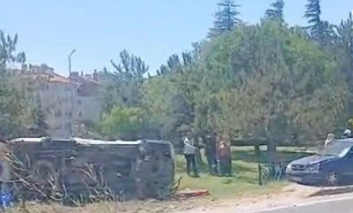 Eskişehir'de Kontrolden Çıkan Otomobil Ters Döndü