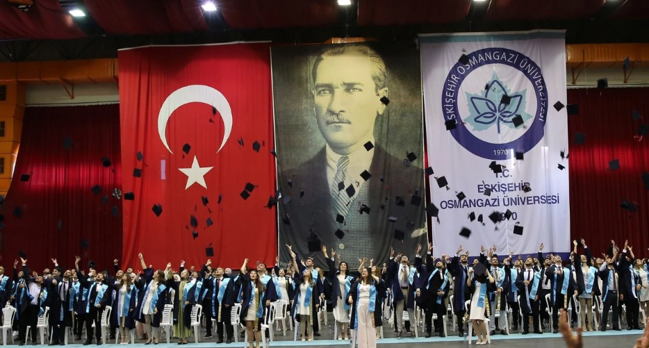 ESOGÜ Diş Hekimliği Fakültesi 2026 Mezunlarını Uğurladı