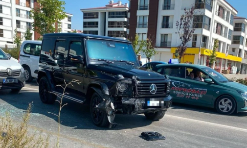 Eskişehir’de Lüks Cip ile Otomobil Çarpıştı