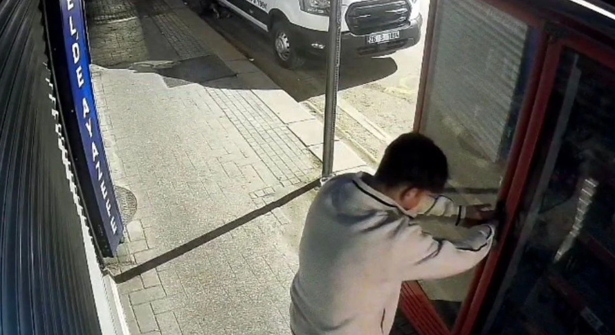 Odunpazarı’nda İlginç Olay: Kilitli Dolabı Açamadılar