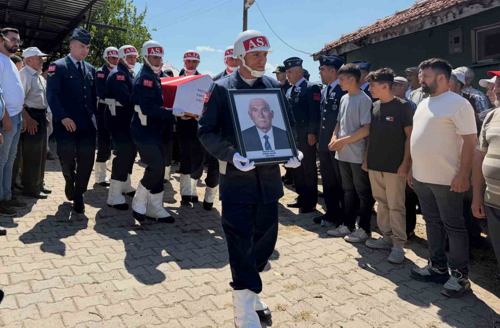 Simav’da Kıbrıs gazisi Nazlım Abay son yolculuğuna uğurlandı