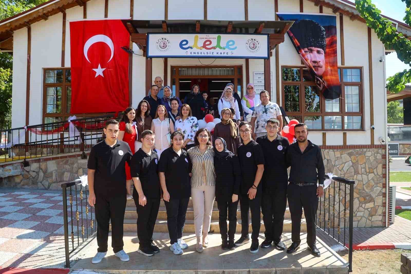 Uşak Belediyesi özel bireyleri iş hayatına kazandıran kafeyi hizmete açtı