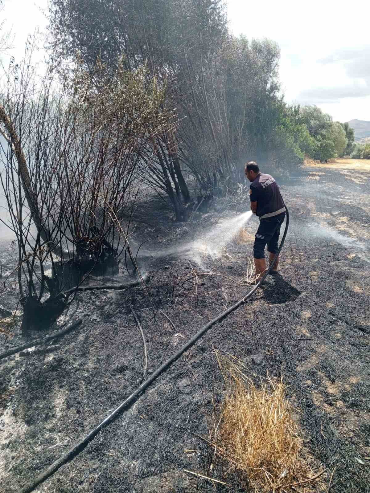 Ot yangını paniğe neden oldu