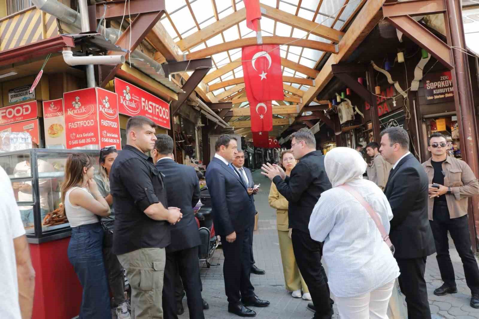 Kütahya Valisi Musa Işın, Sokak Sağlıklaştırma Projesi alanında incelemelerde bulundu