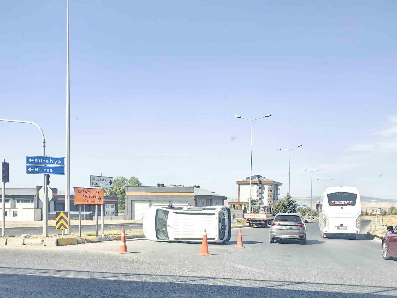 Eskişehir’de hafif ticari araç devrildi: 5 yaralı