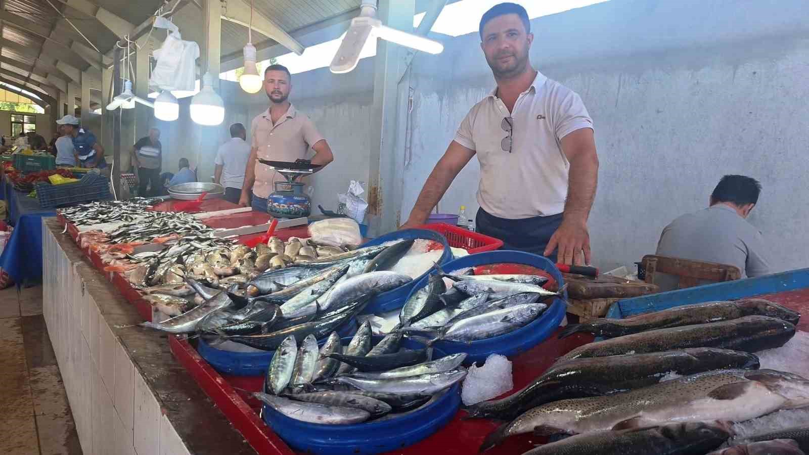 Hisarcık’ta vatandaşların en çok tercih ettiği balık türü palamut oldu