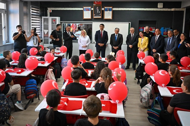Uşak’ta eğitim öğretim yılının ilk ders zili çaldı