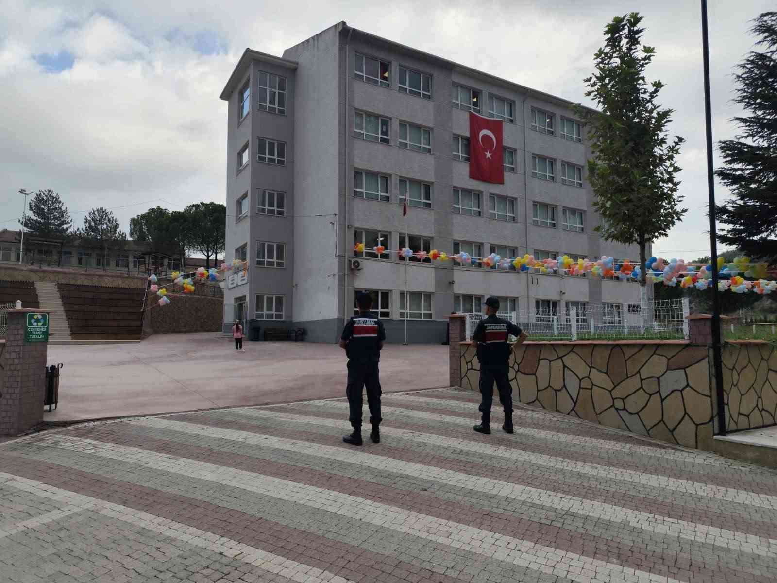 Bilecik’te okul çevrelerinde 857 kişi denetlendi