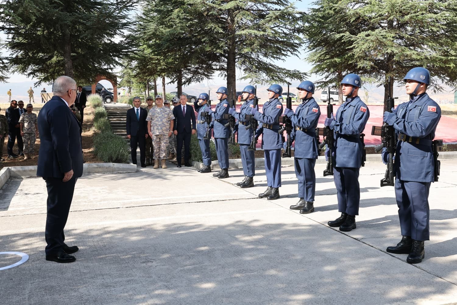 Bakan Güler, 17’nci Hava ve Füze Savunma Üs Komutanlığı’nı ziyaret etti
