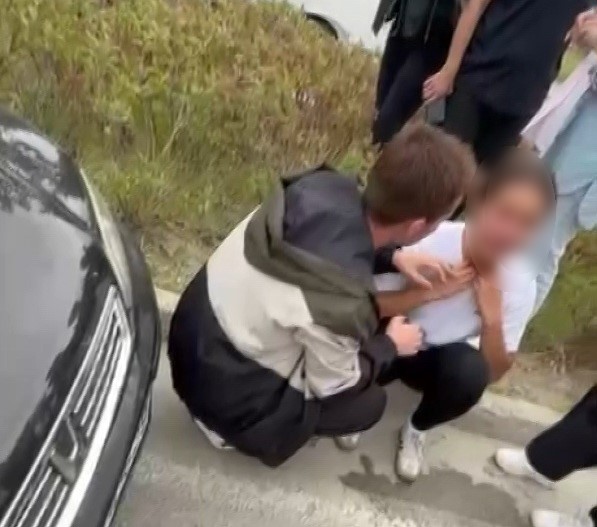 Ön tekeri kırılan otomobilin sürücüsü sinir krizi geçirdi
