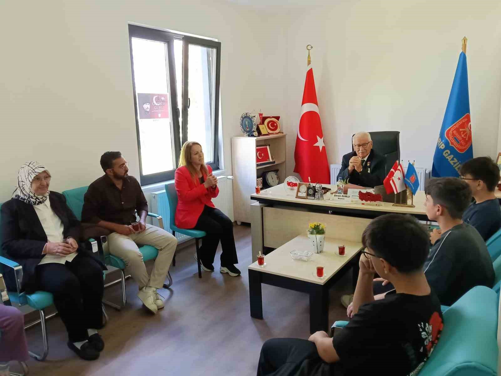 Gaziler Günü’nde miniklerden anlamlı ziyaret