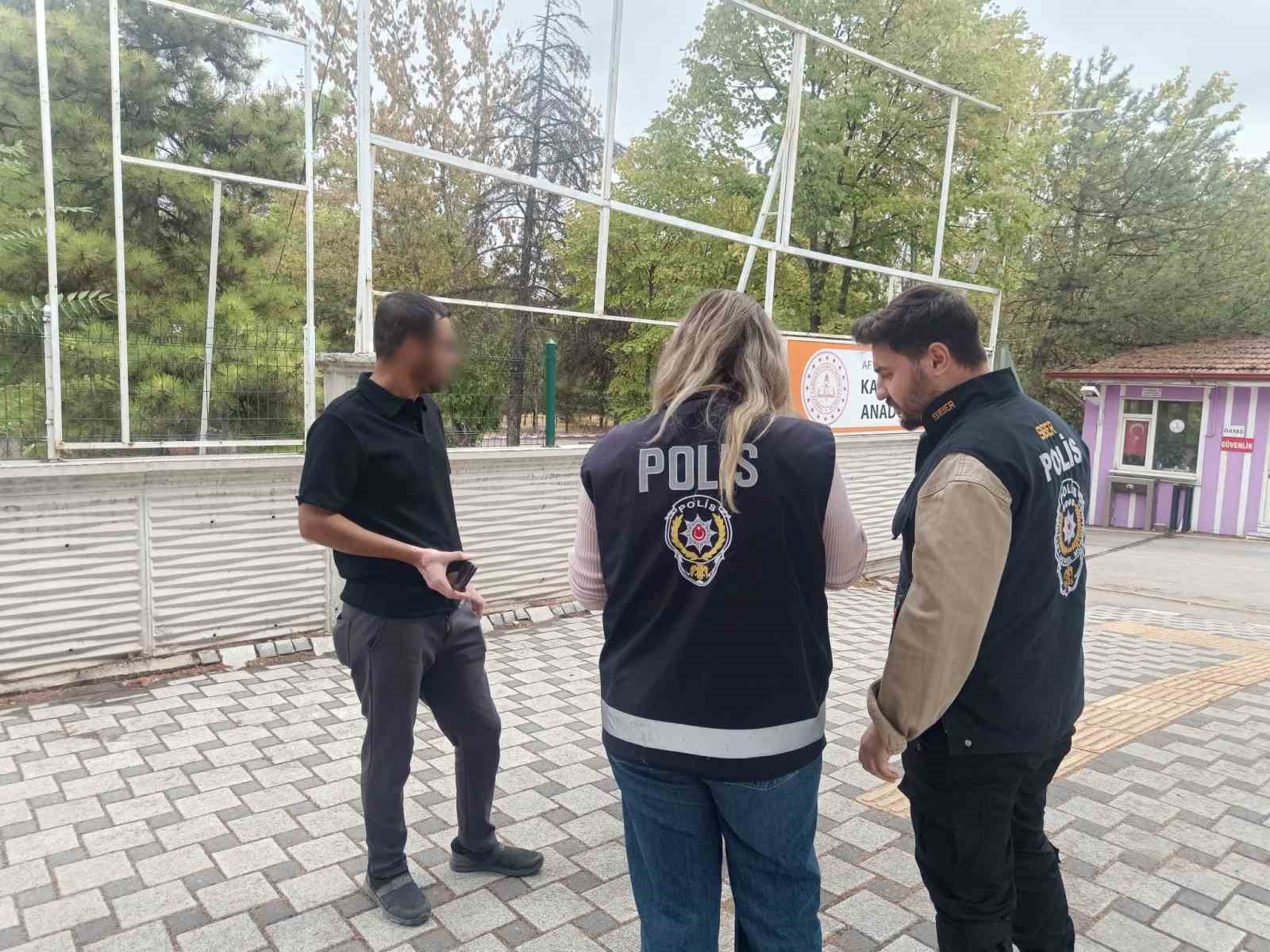 Polisten okul çevrelerinde huzur ve asayiş denetimi