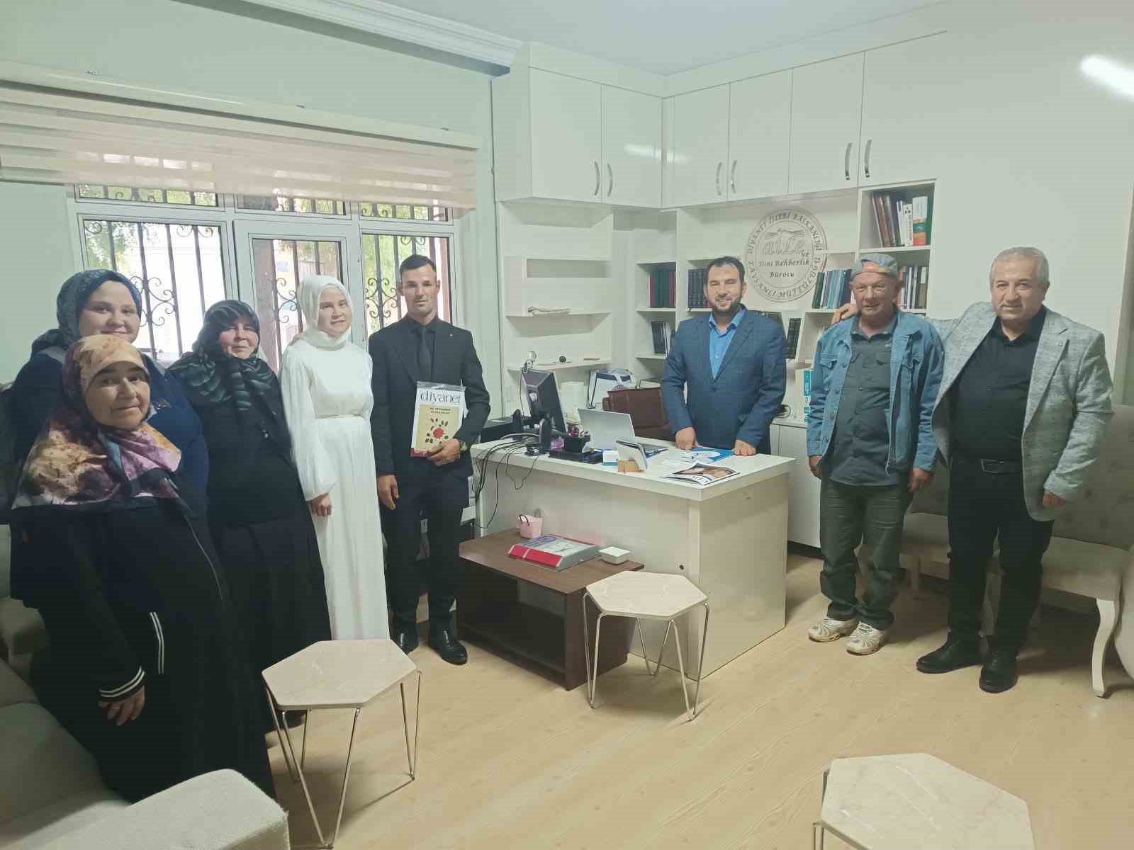 Tavşanlı İlçe Müftülüğünden yeni evli çiftlere evlilik rehberliği