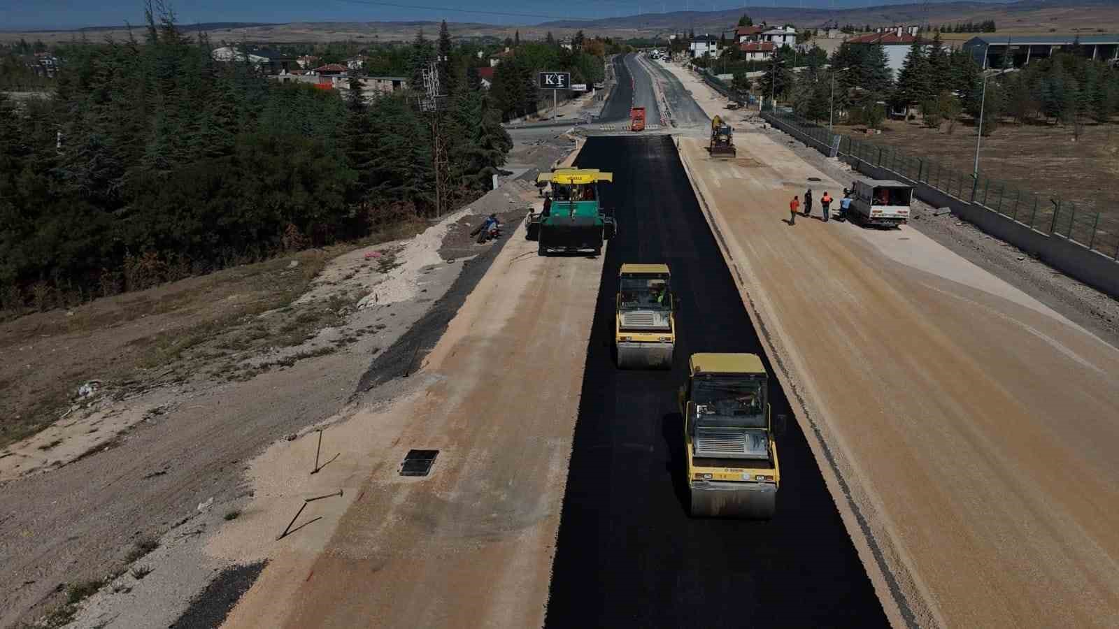 Eskişehir Büyükşehir Belediyesi’nden 100. Yıl Bulvarı’nda asfalt çalışması