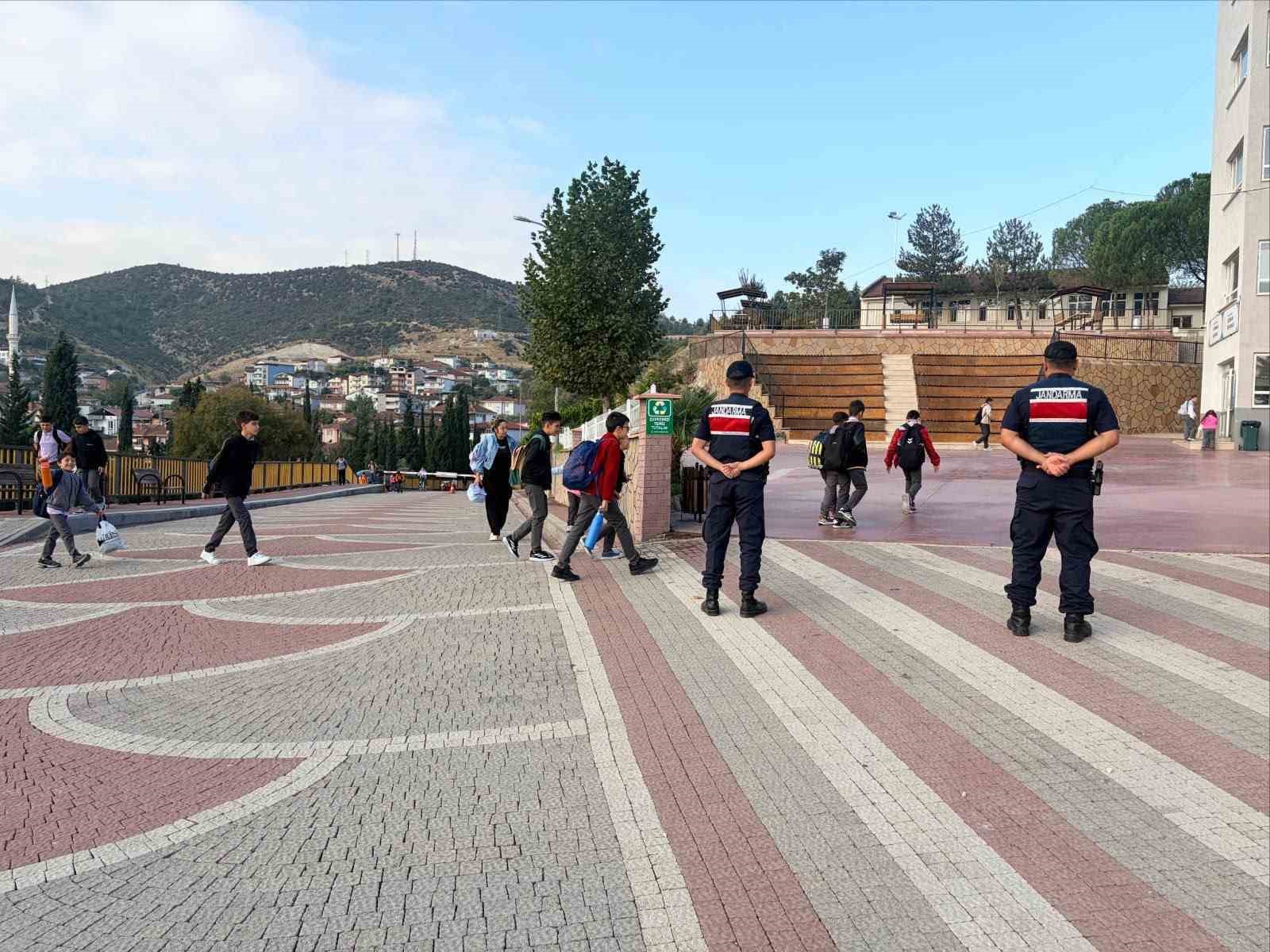 Bilecik’te okul çevrelerinde sıkı denetim: 397 şahıs kontrol edildi