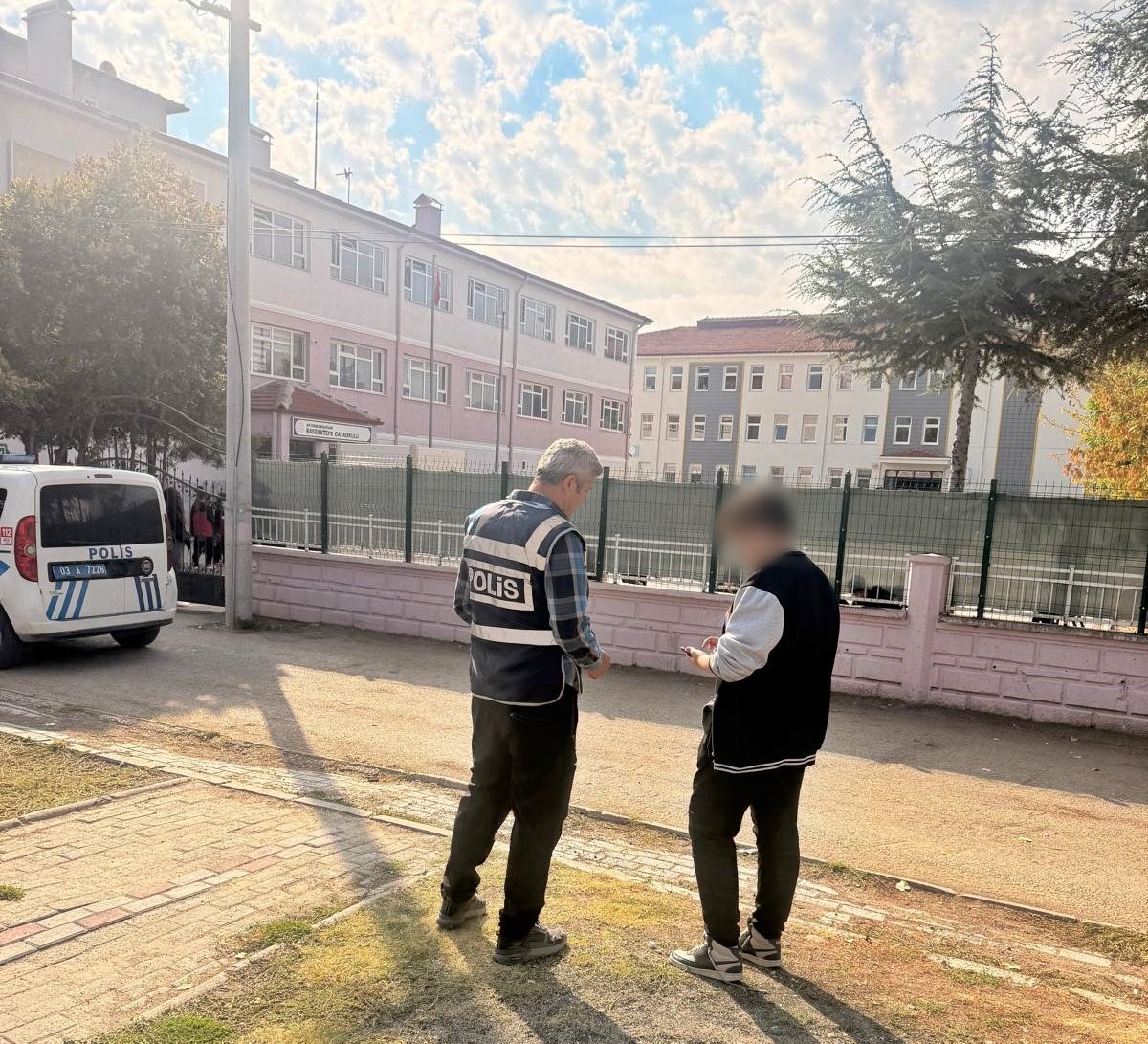 Polisten okul çevrelerinde huzur denetimi