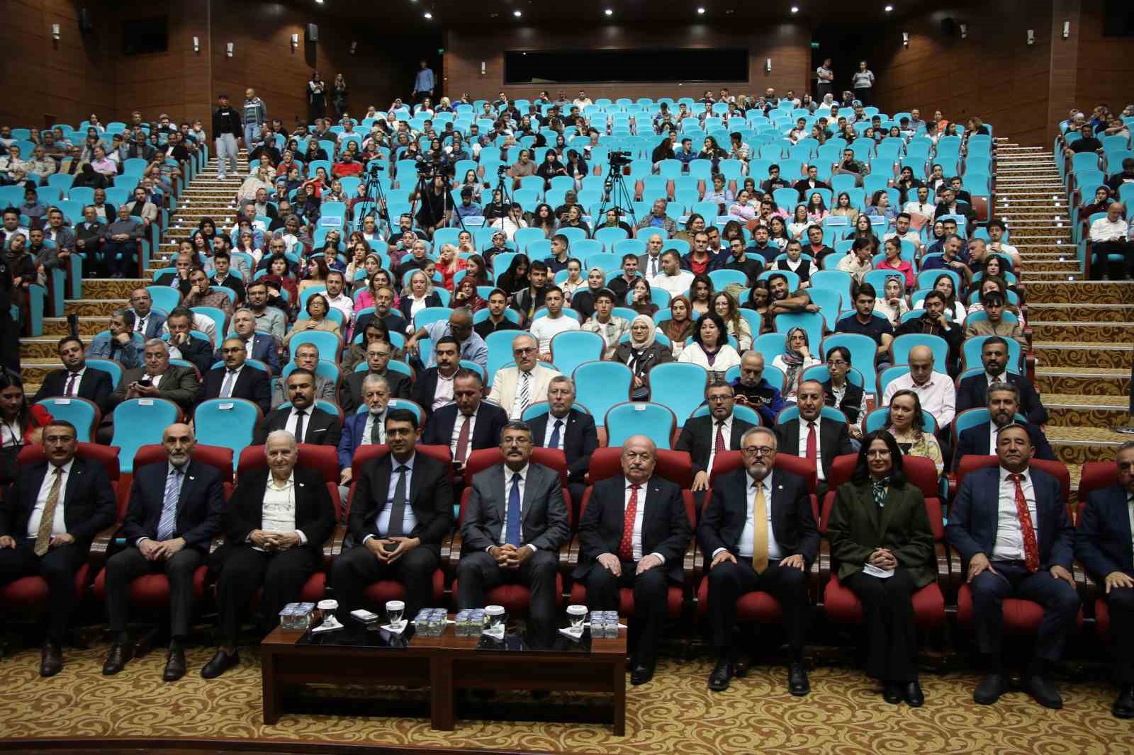 Uşak’ta ’Timsal Karabekir ile Tarihin Kalbine Yolculuk’ söyleşisi