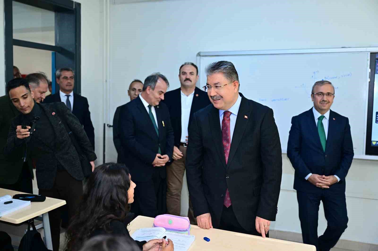 Vali Dr. Erdinç Yılmaz lise öğrencileriyle bir araya geldi
