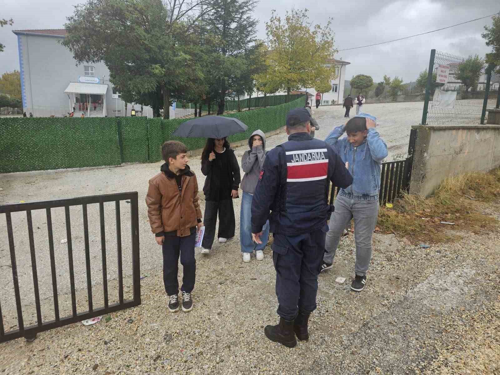 Bilecik’te okul çevrelerinde 80 personelle denetim