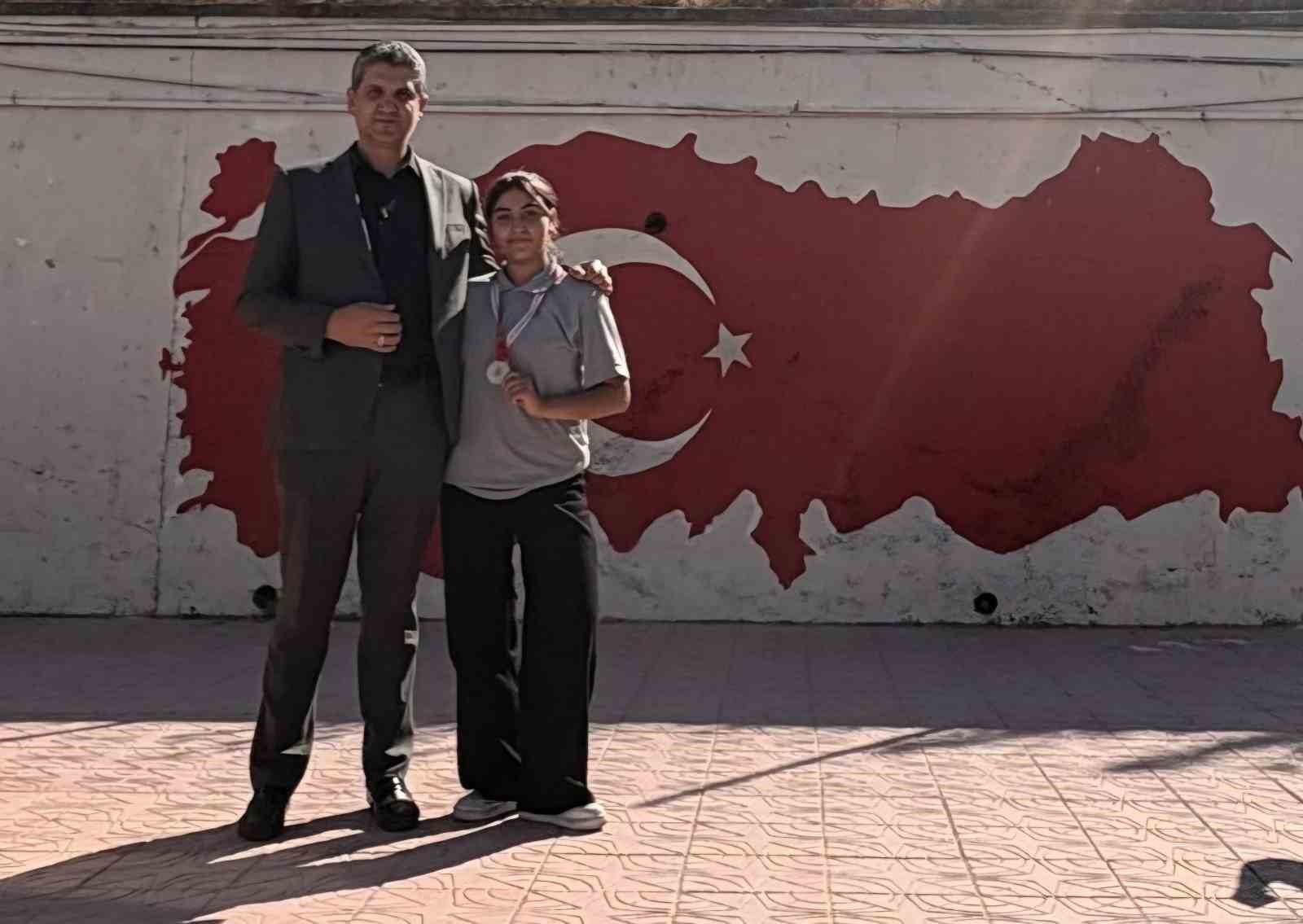 Eskişehir Orgeneral Halil Sözer Ortaokulu, yeni sezona Türkiye birinciliği ile başladı