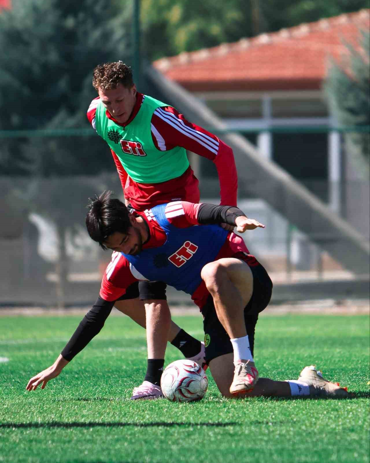 Eskişehirspor kupa mesaisine başladı