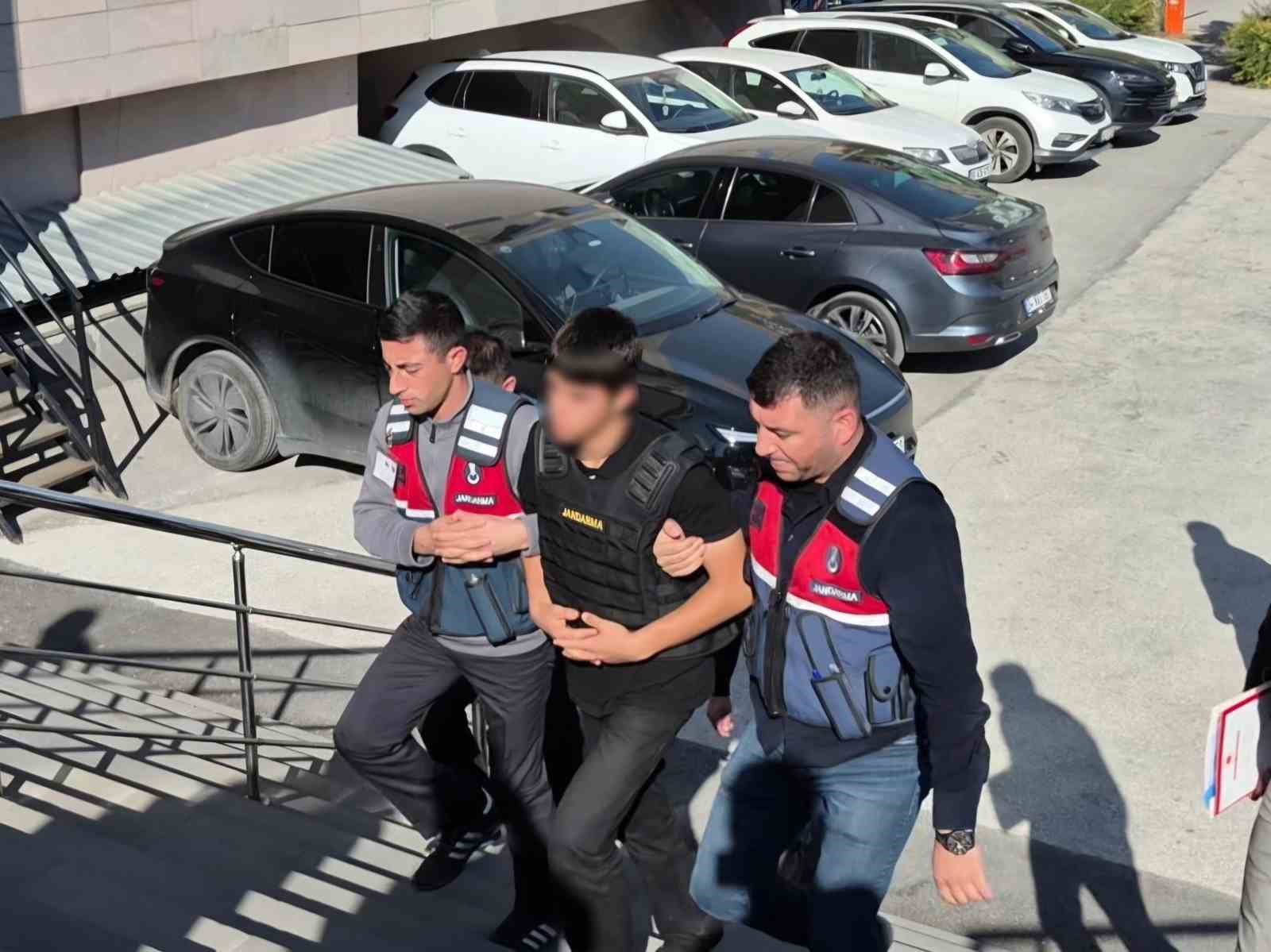 Amcasını silahla vuran 15 yaşındaki lise öğrencisi adliyeye sevk edildi