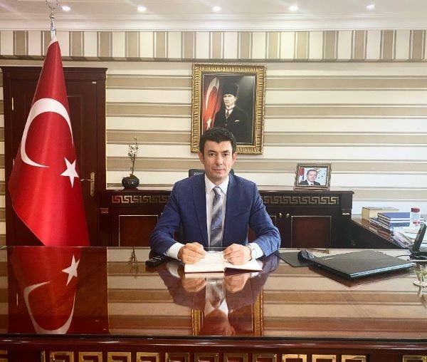 Silahla vurulmuş halde bulunan Afyonkarahisar Vali Yardımcısı ve İl Özel İdaresi Genel Sekreteri İhsan Ayrancı, ağır yaralı olarak hastaneye kaldırıldı.