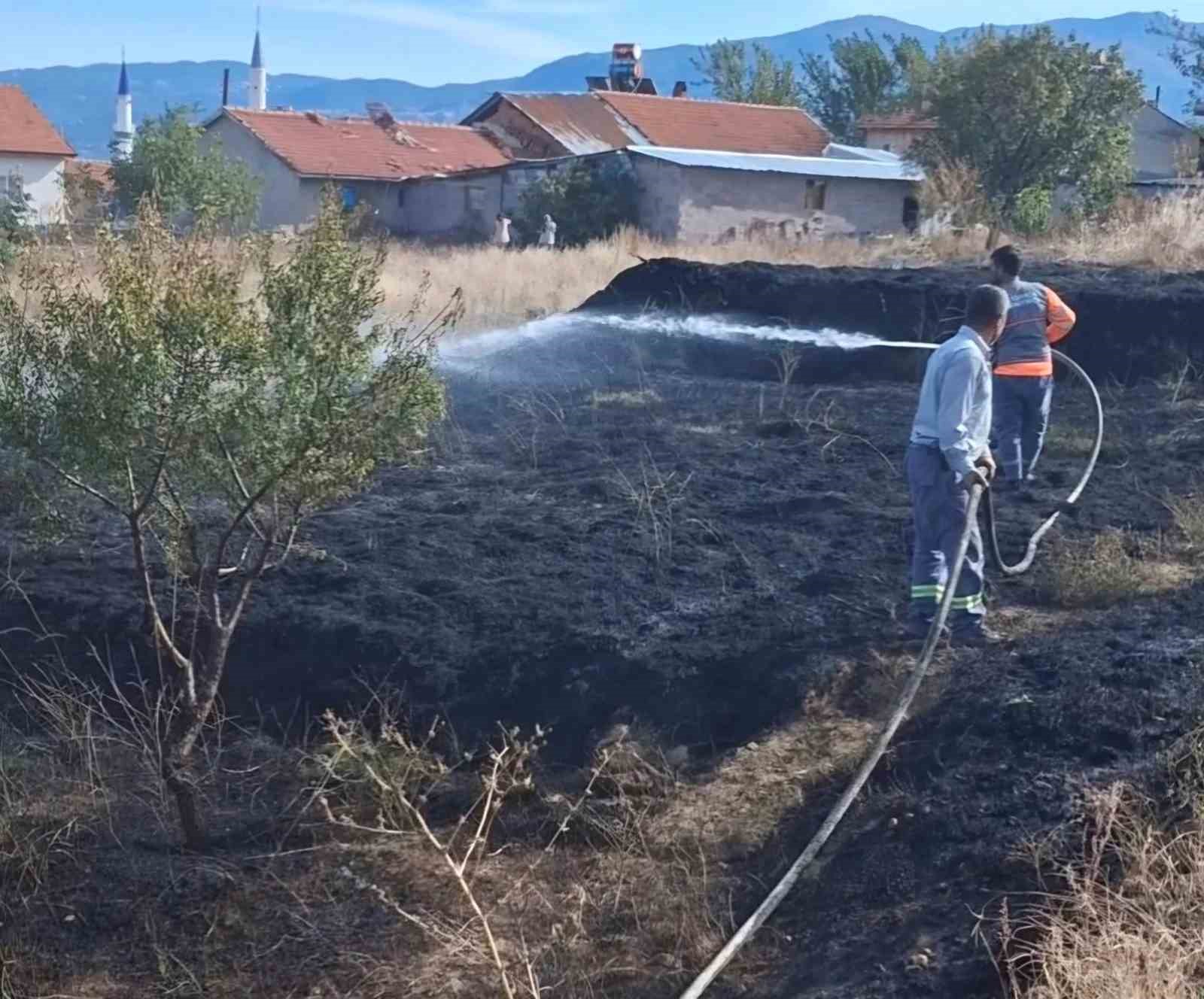 Hisarcık’ta ot yangınına köylülerden hızlı müdahale