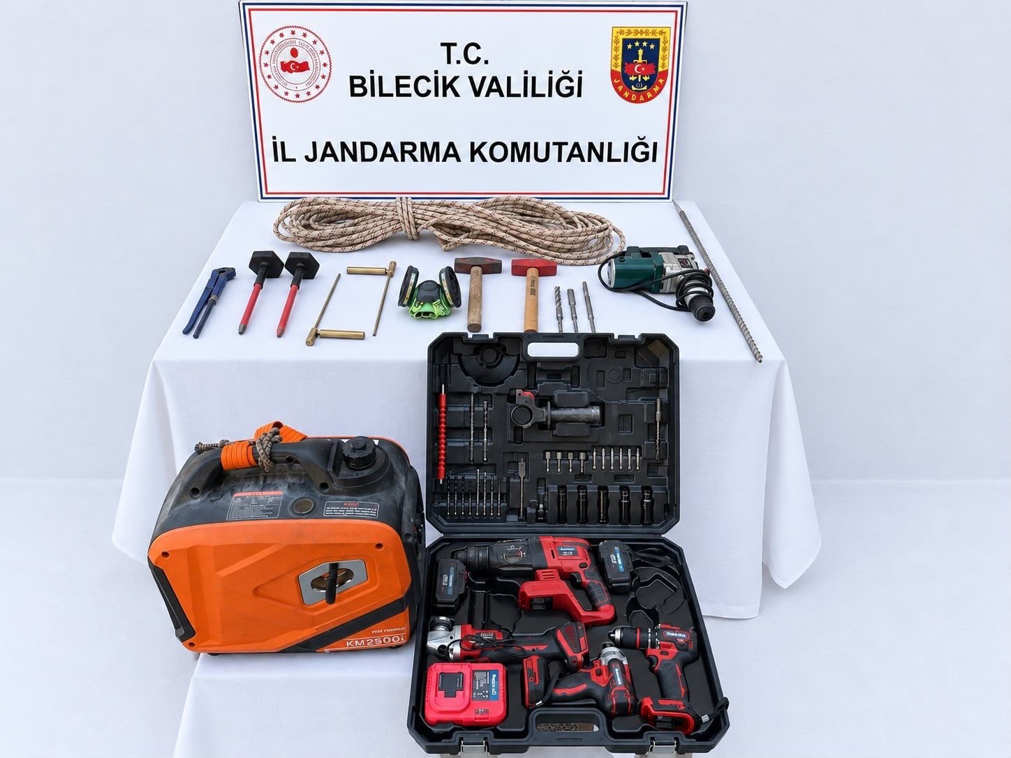 Bilecik’te defıne arayan 5 kişi suçüstü yakalandı