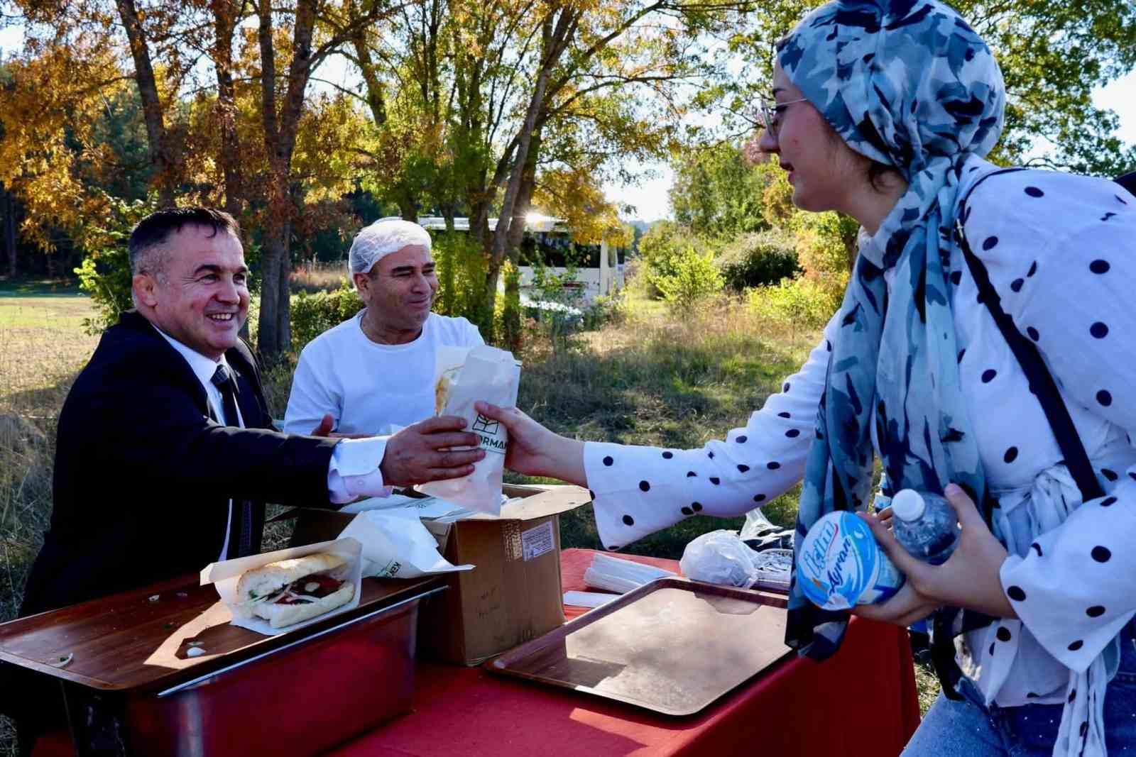 Bilecik’te gençlere köfte molası