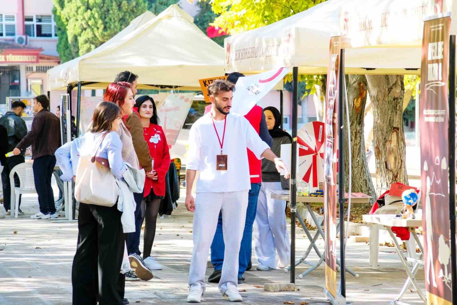 BŞEÜ’DE öğrenci kulüplerine yoğun ilgi