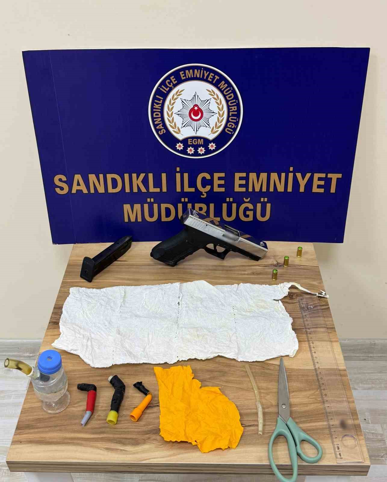 Uyuşturucu madde ile yakalanan 2 kişi tutuklandı