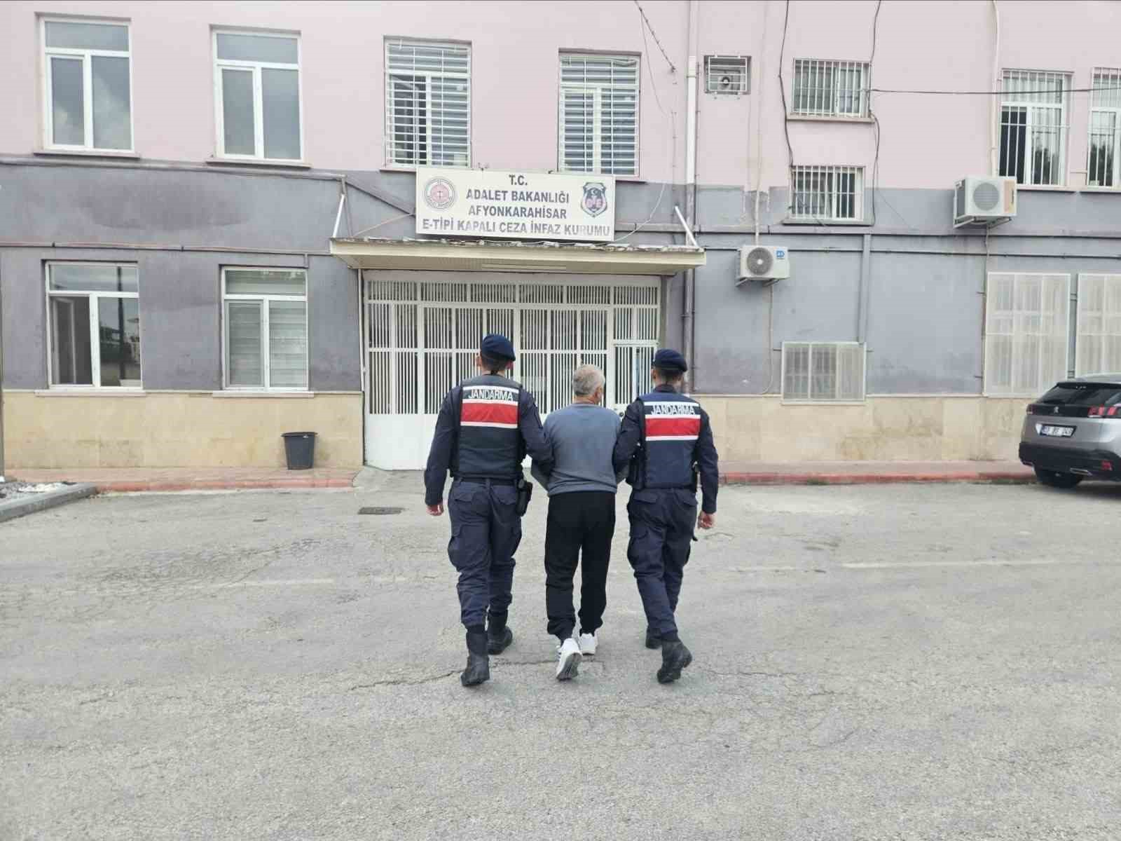İhsaniye’de aranan şahsı jandarma yakaladı