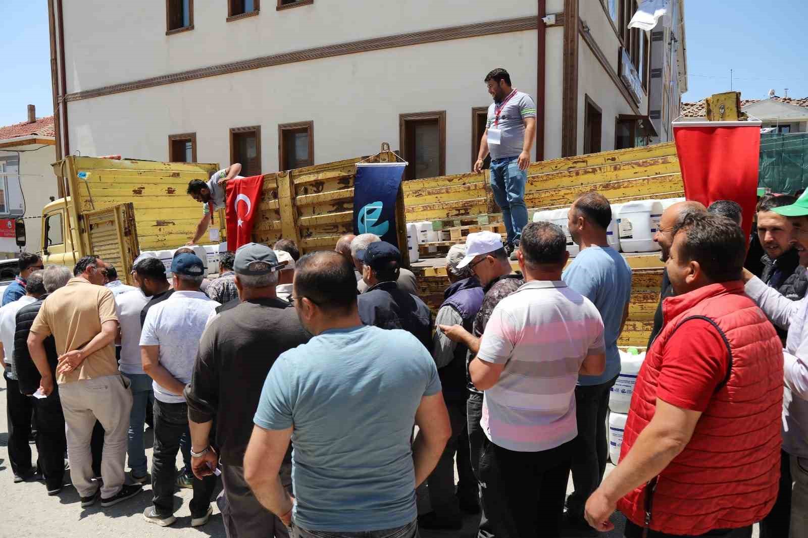 Eskişehir Büyükşehir Belediyesinden üreticiye sıvı gübre desteği