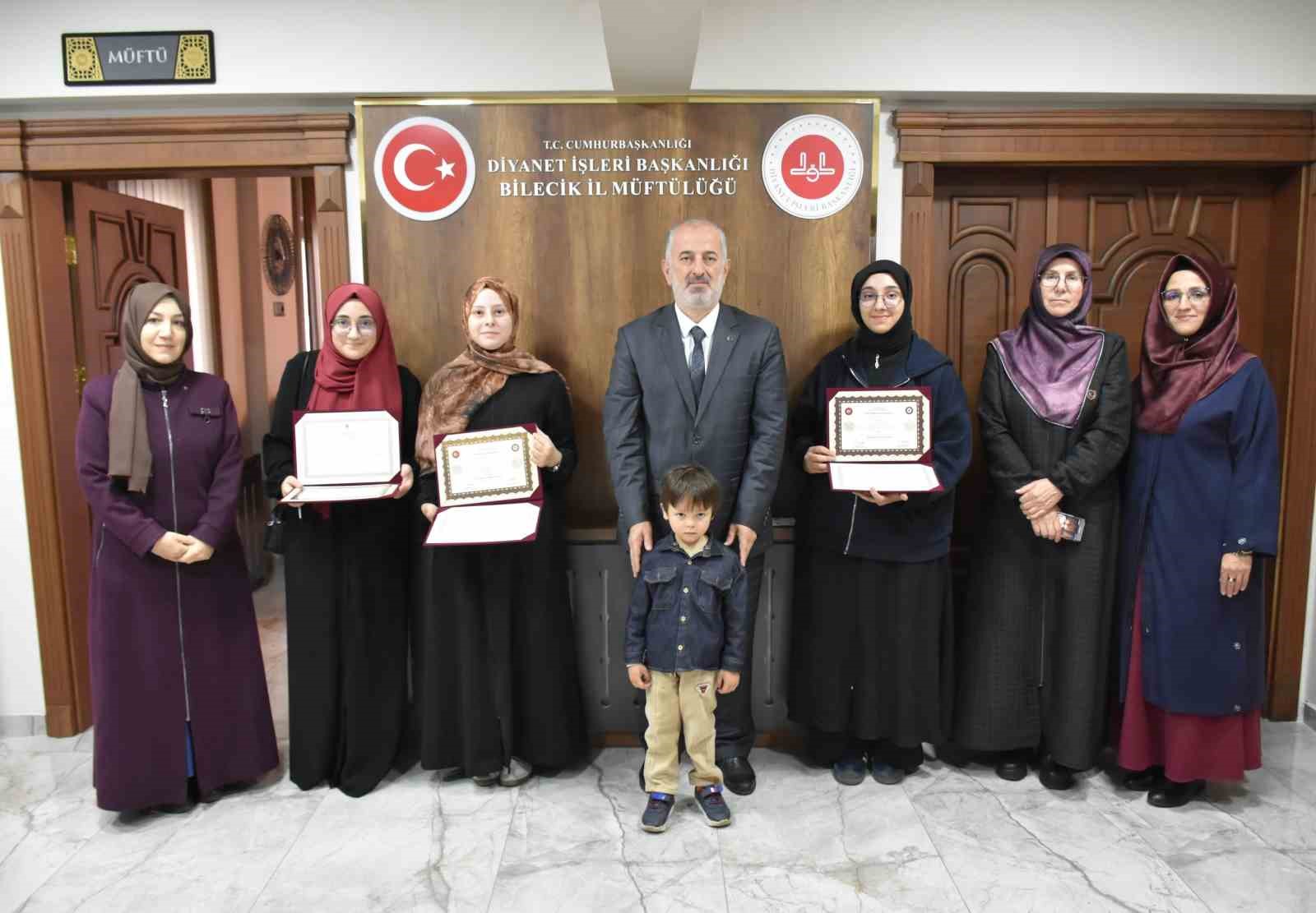 Bilecik’te hafızlara belgeleri verildi