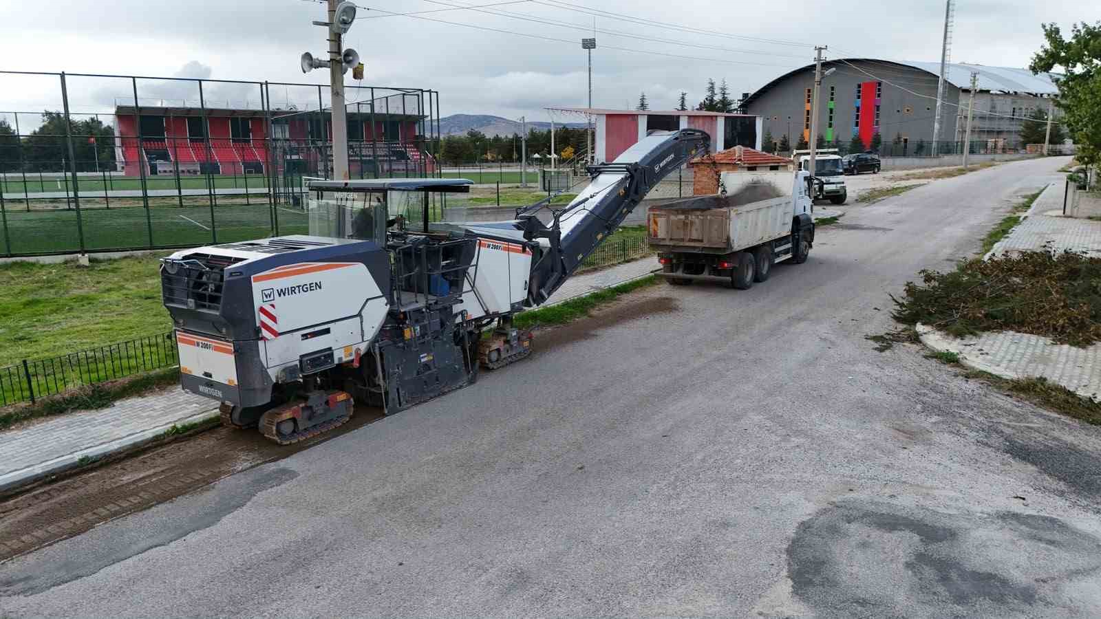 Bolvadin’de alt ve üst yapı çalışmaları sürüyor