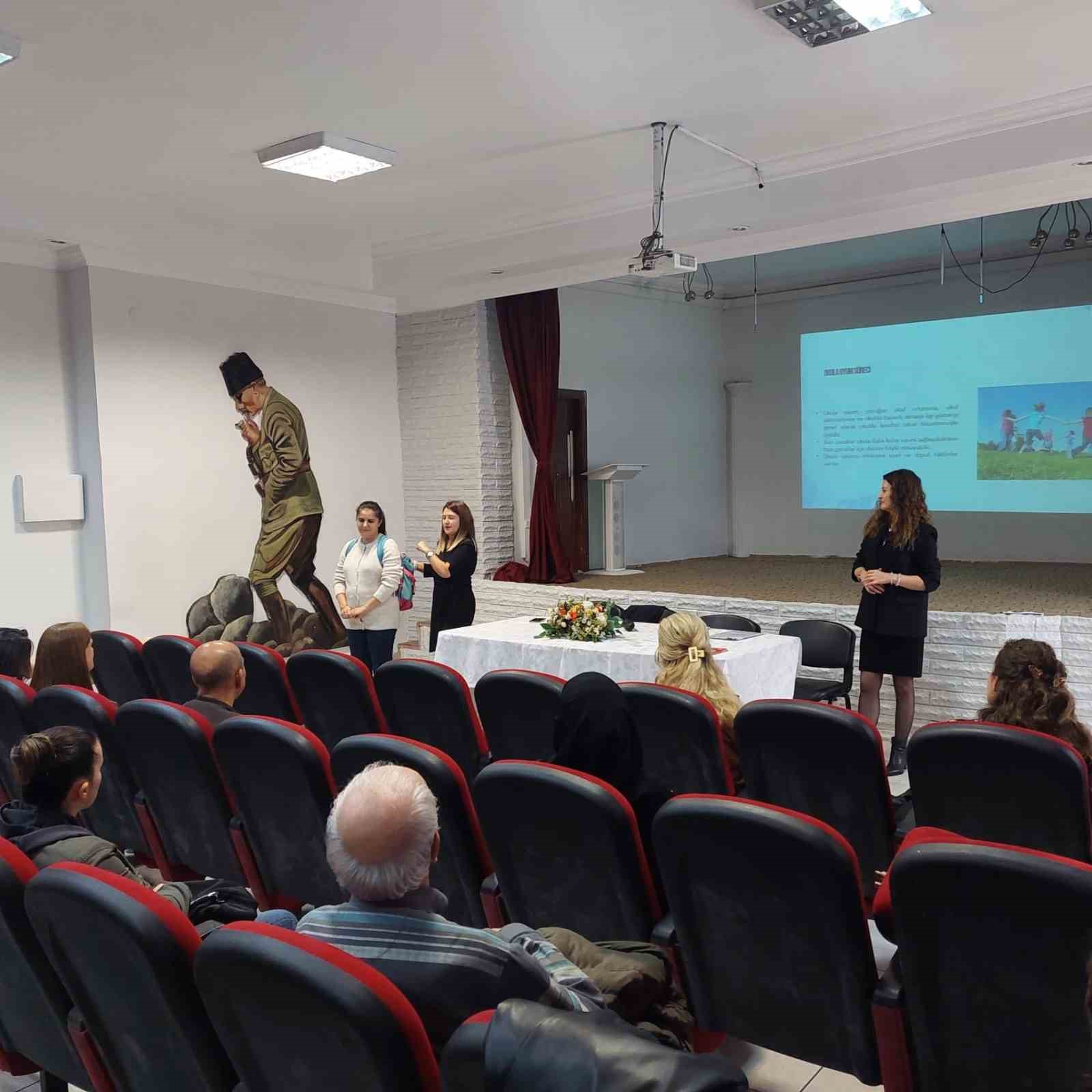 Eskişehir’de velilere yönelik "Okul ve Aile" semineri düzenlendi