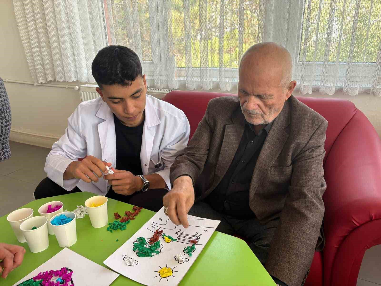 Üniversite öğrencilerinden yaşlılara yönelik anlamlı etkinlik