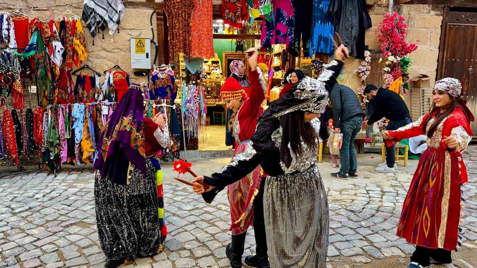 Soğuk havaya rağmen Frig Vadisi’ne ziyaretçi akını
