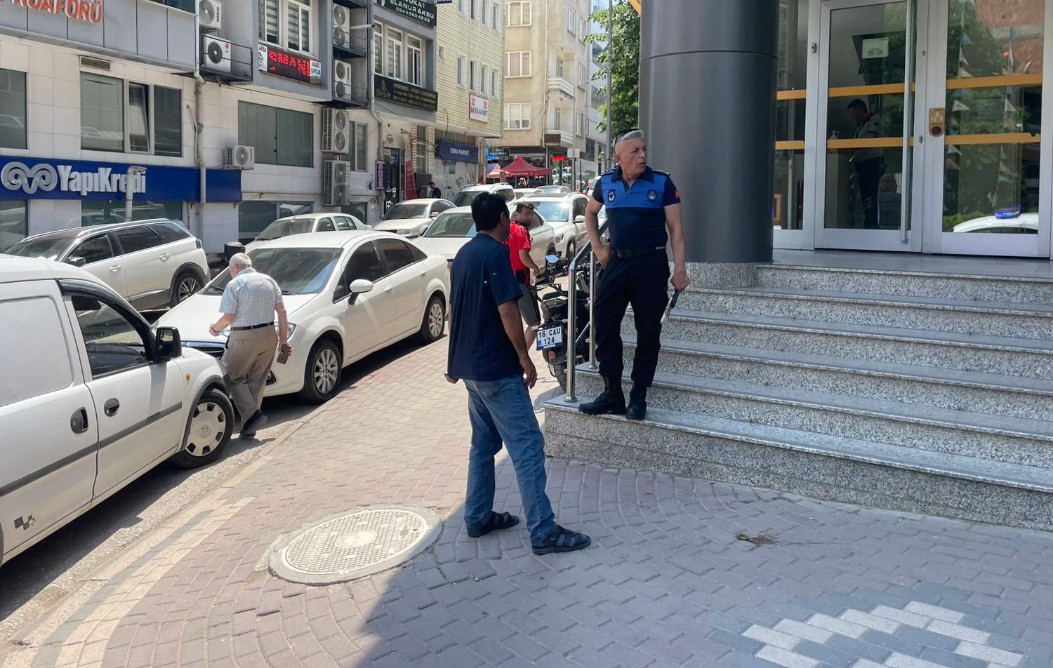 Kurumlardan "Çocuğum hasta" diyerek para toplayan şahsın eşinin üzerine kayıtlı 2 araç çıktı