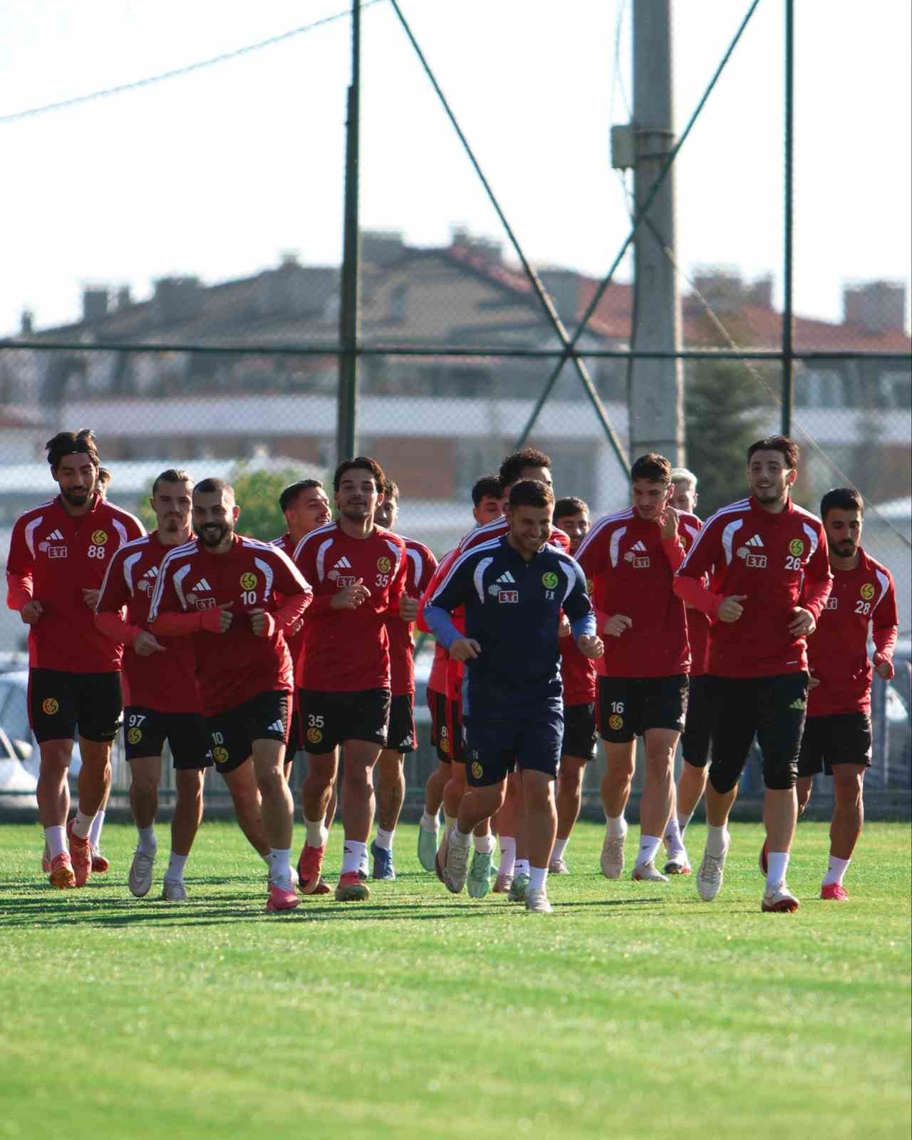 Eskişehirspor, Bursa Yıldırım SK maçına hazırlanıyor