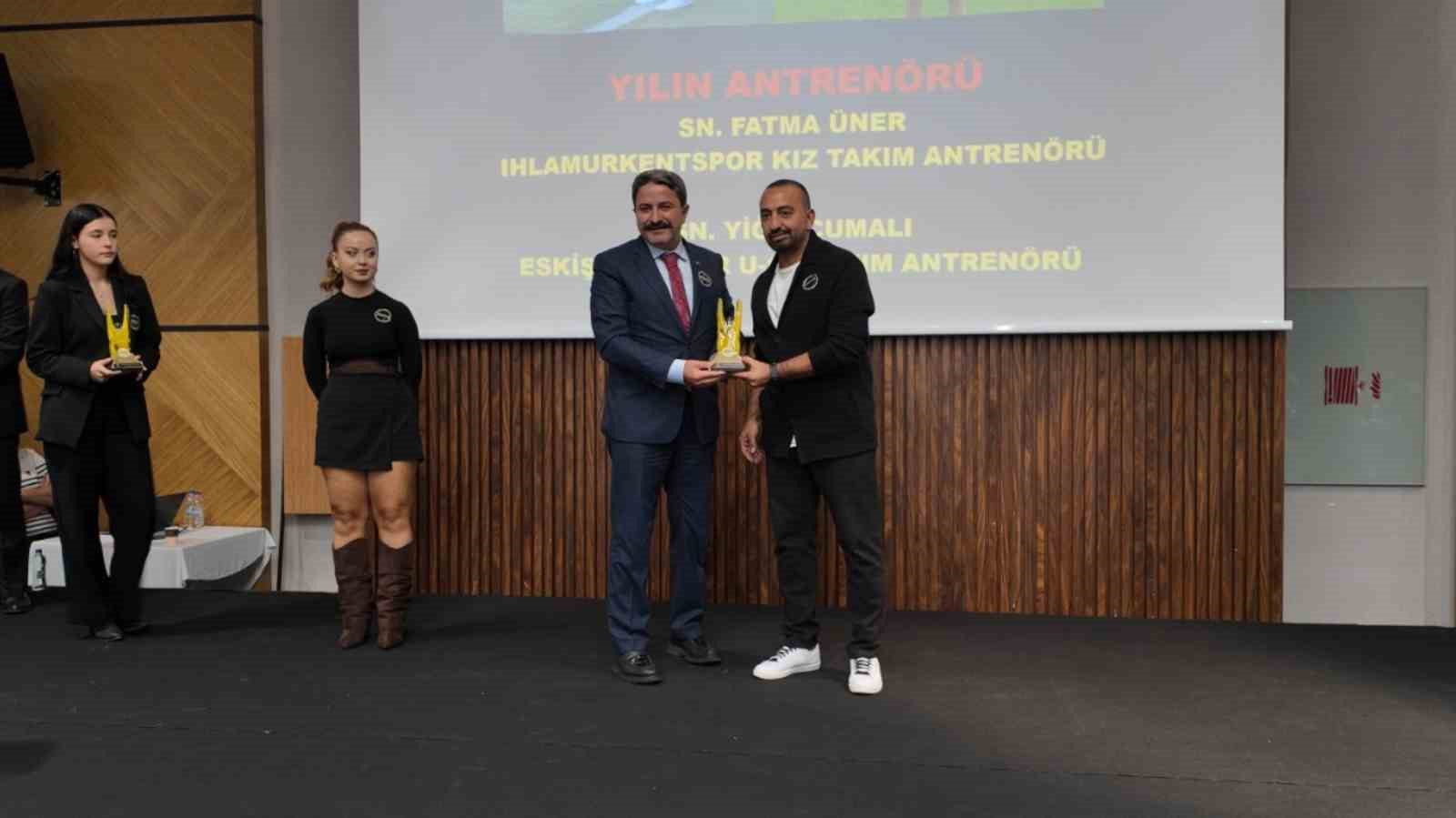5. Yıl Spor Ödülleri Gecesi’nde İl Müdürü Kalın’a anlamlı ödül