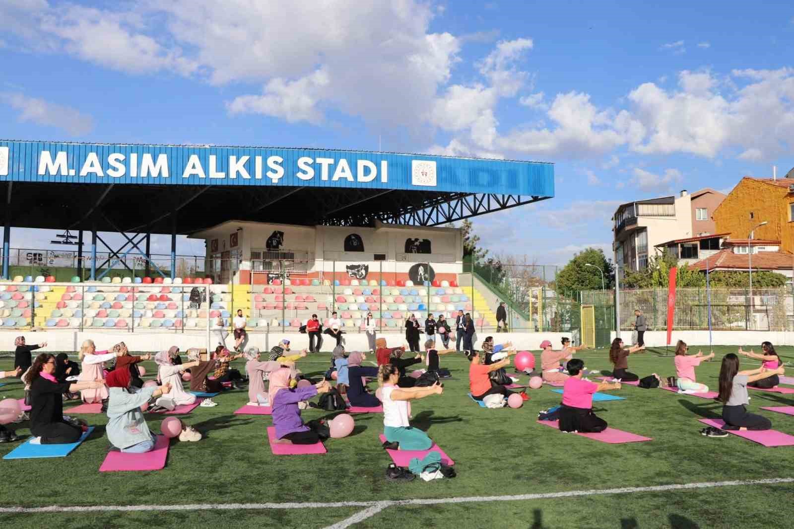Kütahya’da "Pembe Pilates" etkinliğiyle meme kanserinde erken tanıya dikkat çekildi