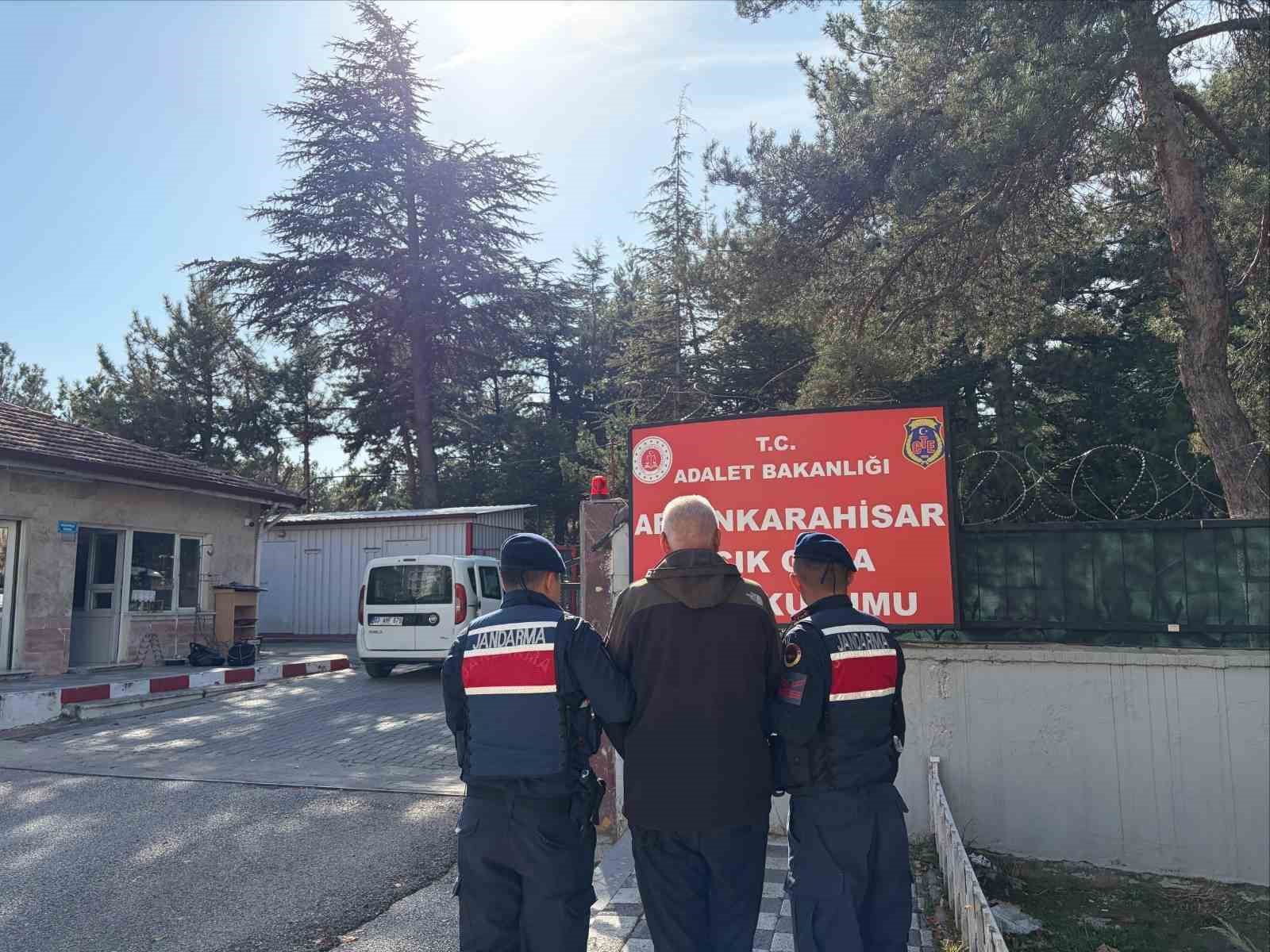Jandarma çeşitli suçlardan aranan 66 kişiyi yakaladı