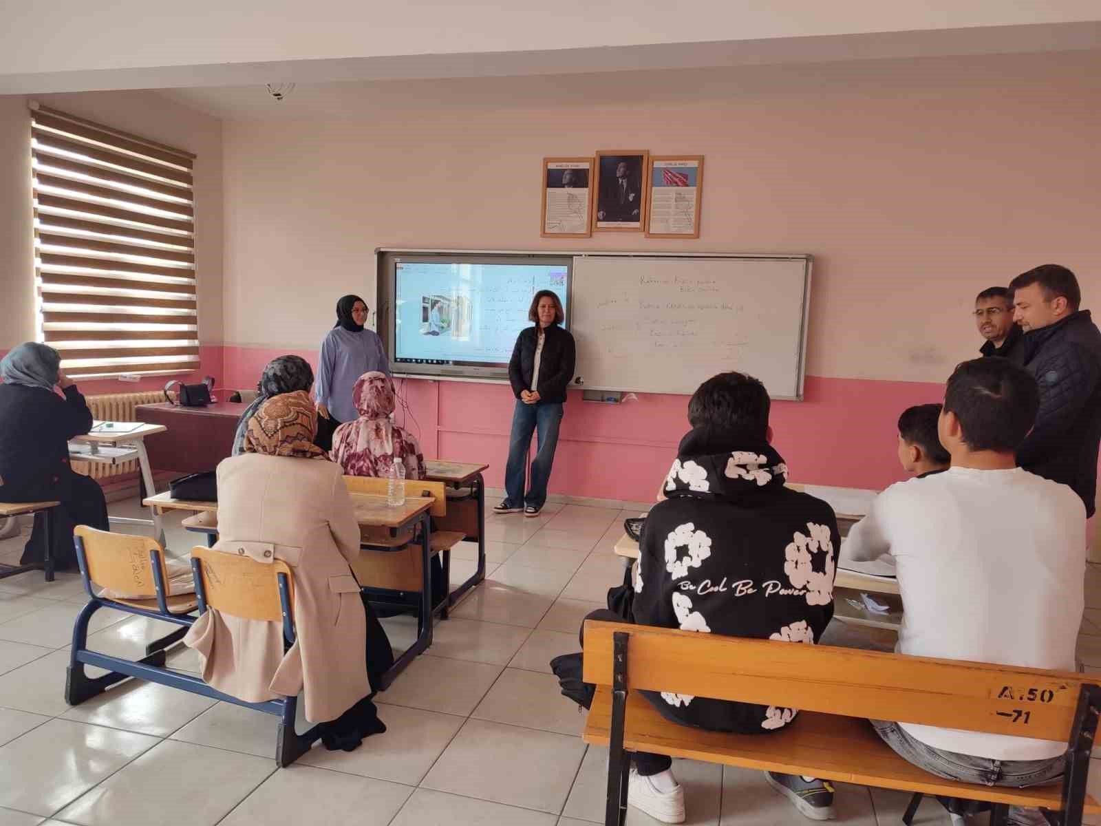 Altıntaş’ta Açık Öğretim İmam Hatip Lisesi kurslarına ziyaret