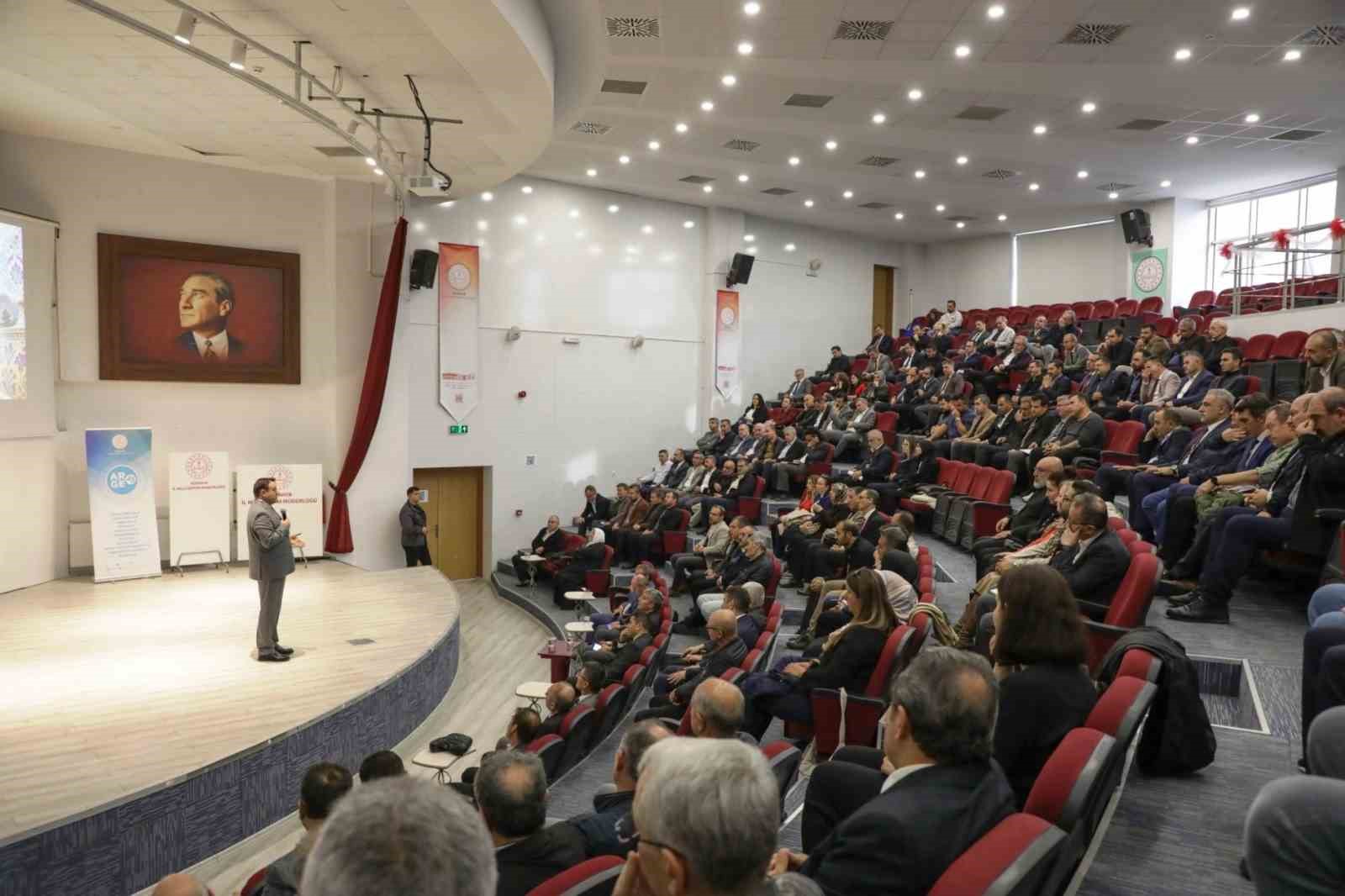 Kütahya’da 43 Adım Projesi için okul müdürleri bir araya geldi