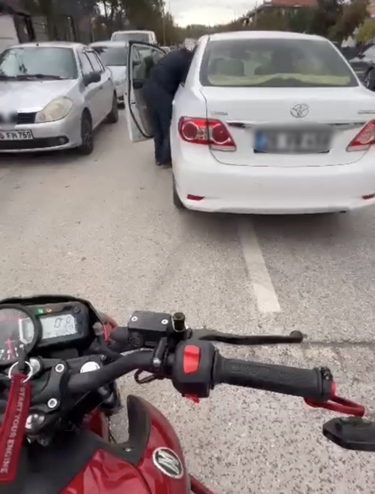 Eskişehir’de motosikletli ile sürücü arasında "emekli polis" tartışması