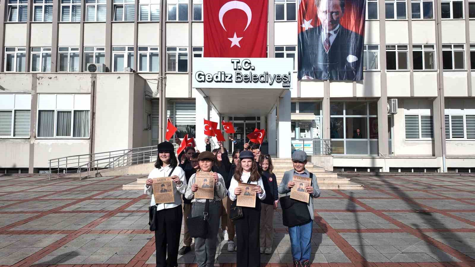 Miniklerin Cumhuriyet coşkusu sokaklara taştı